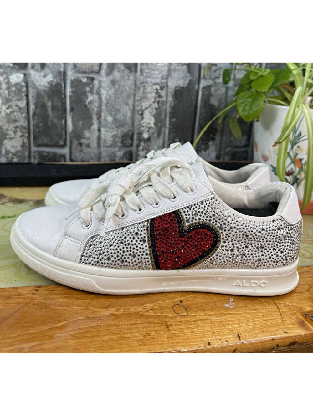 ALDO White Low Top Lace-Up Sneakers Heart Rhinestone Silver Red